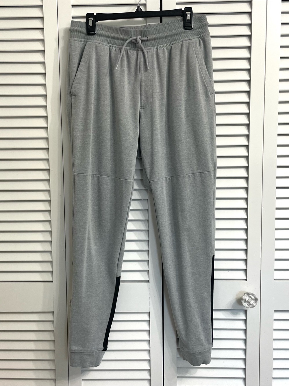 Men’s Under Armour Microthread Terry Joggers Athletic Pants Mesh Back Panels L